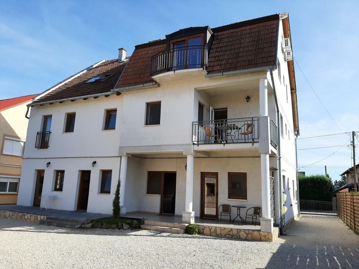Familia Apartmanház Keszthely Bagian luar foto