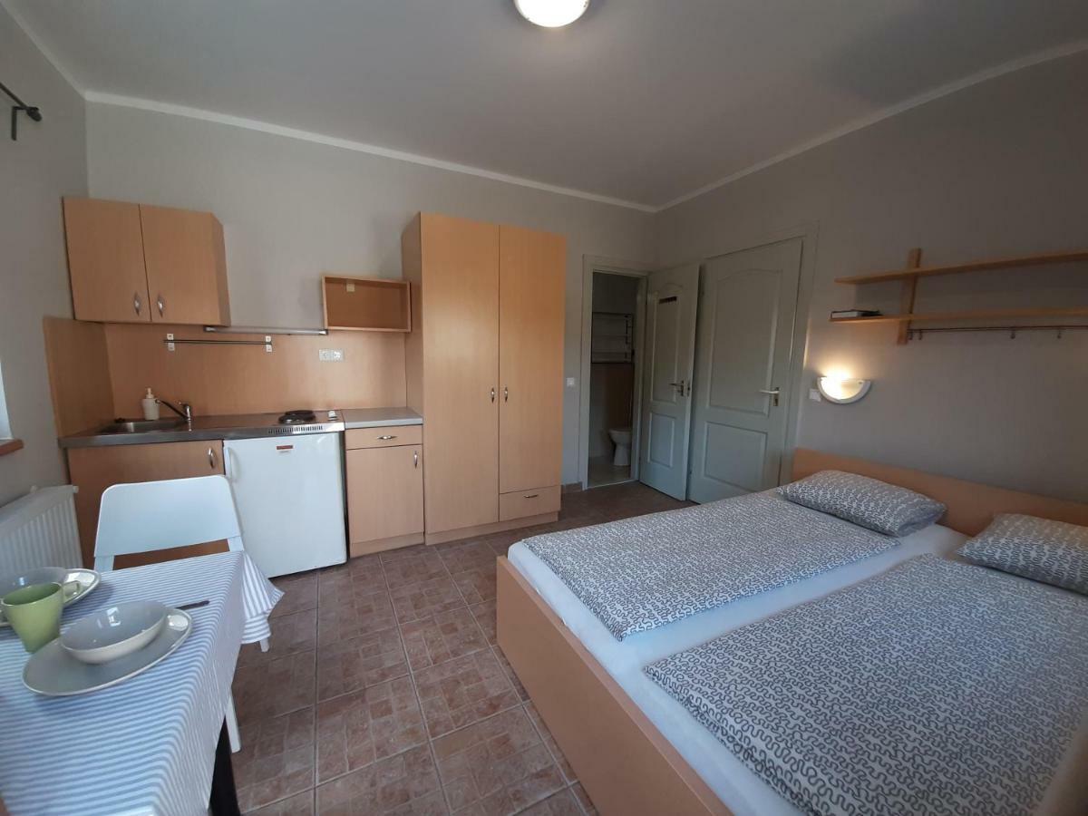 Familia Apartmanház Keszthely Bagian luar foto