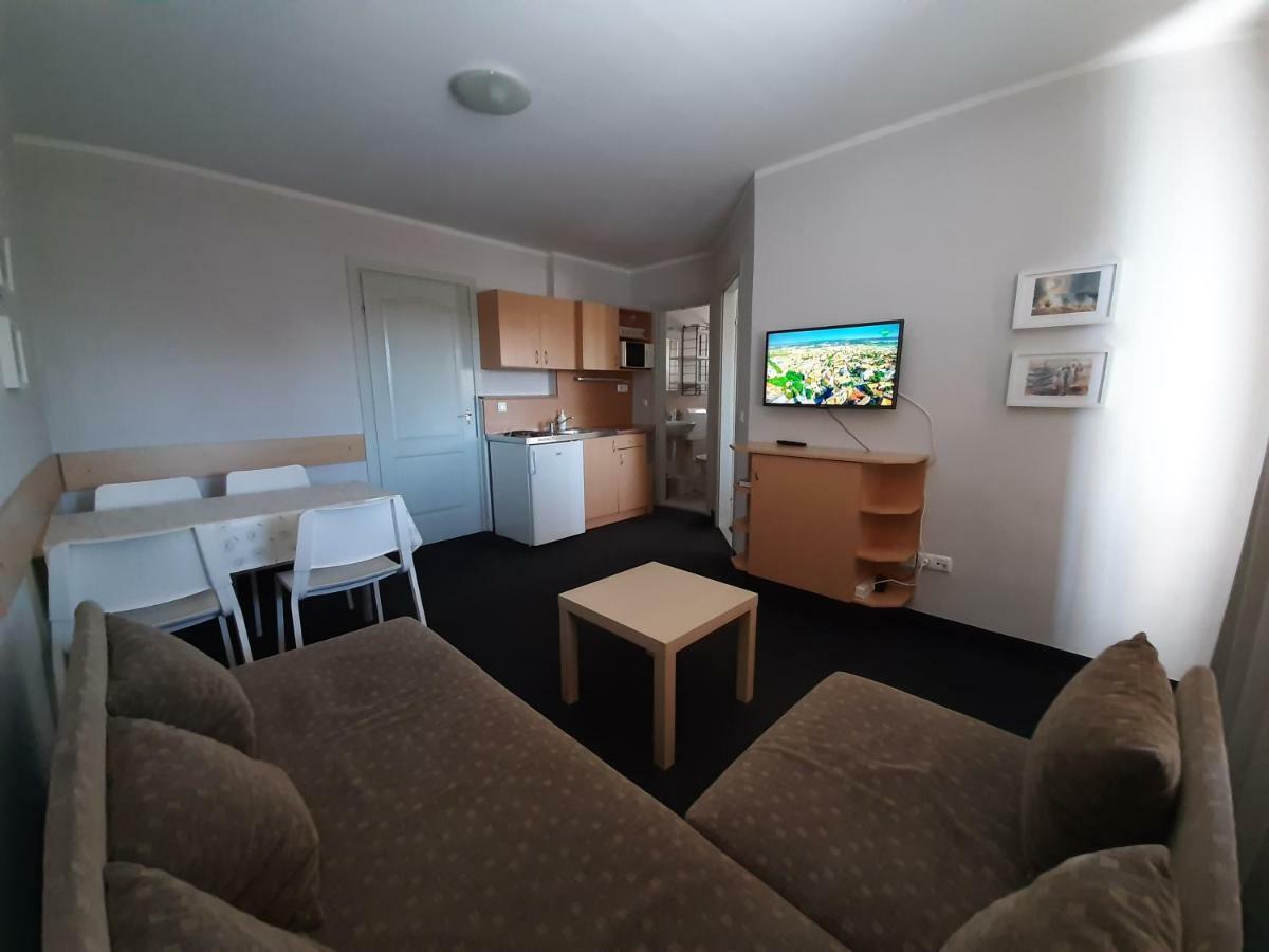 Familia Apartmanház Keszthely Bagian luar foto