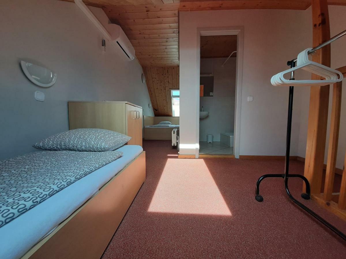 Familia Apartmanház Keszthely Bagian luar foto
